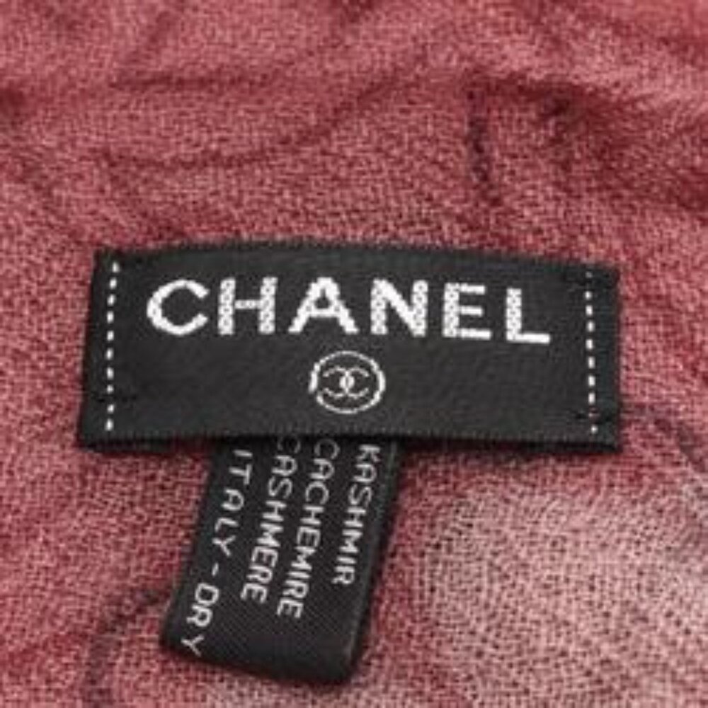 Chanel Coco Mark Clover Cashmere Scarf/Shawl for Women in OMBRE Magenta multi - Picture 3 of 5